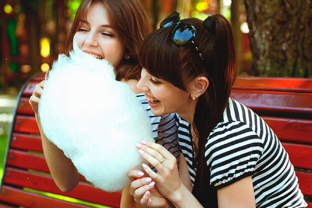 Why You Should Opt For Cotton Candy For Your Party Snack