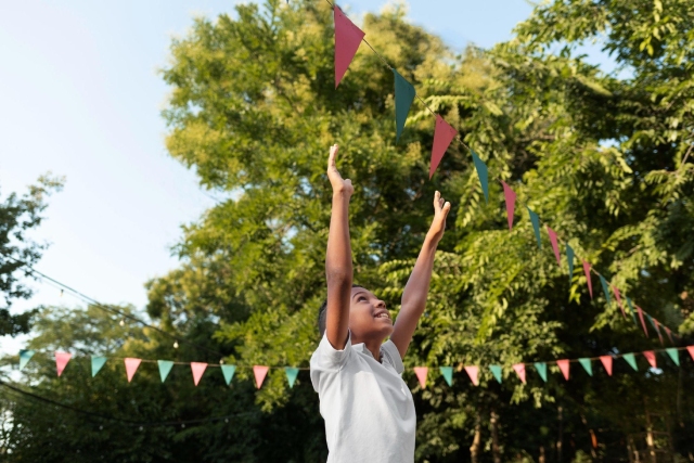How to Keep Huge Festival Crowds Happy and Entertained